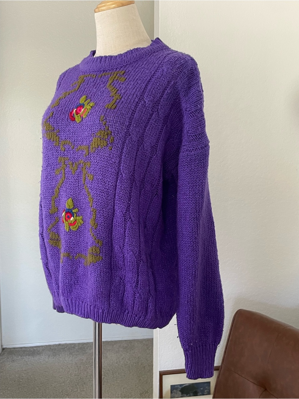 Vintage 1980s Wye Oaks Grandma Farmhouse Floral Knit Sweater - Picture 3 of 7